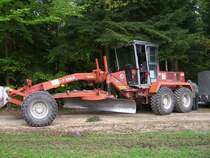 O&K-Grader von Hessen-Forst unterwegs in der Gemarkung von 36100 Petersberg-Marbach zur Waldwegebearbeitung, 29.04.09