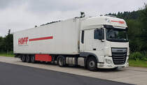 =DAF XF-Sattelzug von HOFF-Transport rastet an der A 66, 07-2021