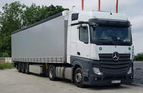 =MB Actros-Sattelzug aus Litauen steht zur Fahrerpause auf dem Rasthof Fulda Nord, 07-2021