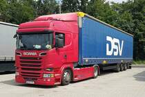 =Scania steht mit einem Auflieger von DSV auf dem Rasthof Fulda-Nord, 07-2021