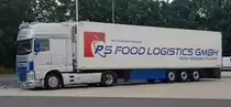 =DAF XF-Sattelzug von PF FOOD LOGISTICS rastet im Juli 2021 an der A 7