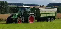 =Fendt Vario 317 steht bereit zum Getreidetransport, Sommer 2021