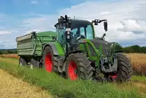 =Fendt Vario 514 steht bereit zum Getreidetransport, Sommer 2021