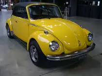 VW Typ 15 = Käfer Cabriolet. Dieses Käfer Cabriolet hat sein erstes Leben im italienischen Mantua verbracht und wartet wohl hier auf seine Restaurierung. Classic Remise Düsseldorf am 16.12.2021.
