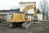 CAT 330 am 18.12.21 in Frankfurt am Main durch den Zaun Fotografiert