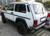 Lada 4x4, Heckansicht, russischer Geländewagen mit Allradantrieb, Nov.2021