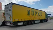 =DAF XF-Sattelzug der Spedition DÖPKE rastet im Juli 2021 an der A 7