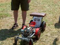 Ein Original nachgebautes Modell eines Kramer Traktors K18 (fahrbar)beim Kramertreffen am 08.06.03 in Gutmadingen. 
