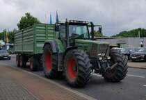 =Fendt Favorit 822 rollt im Juli 2021 durch Hünfeld