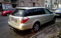 Rückansicht: Subaru Legacy Wagon vierte generation (alias Subaru Outback), fotografiert in 11.2020