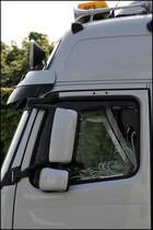 Impression. Der Fahrer hat Decals im Fenster und Gardinen aufgehngt. (01.05.2009)