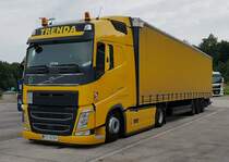 =Volvo FH 500-Sattelzug von TRENDA rastet im Juli 2021 an der A 66
