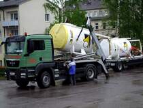 MAN_TGS18.440 beim Aufladen eines mobilen Silos in Ried i.I.; 090430