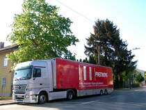 ACTROS1855 mit  Premiere-Auflieger  macht in Ried i.I. Zwischenstation; 090425