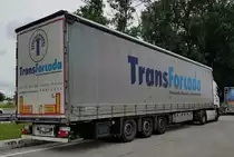 =Scania R 450-Sattelzug der portugiesischen Spedition TRANSFORCADA rastet an der A 3, 08-2021