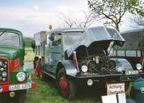 Unter der Haube einer T141 Zugmaschine lchelt einem ein 14825 cm groer V12 entgegen, Somsdorf 22.05.04