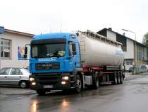 MAN hat soeben den Auflieger mit Trockenmilchpulver in Ried i.I. geladen;090430