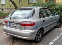 Rückansicht: Daewoo Lanos Hatchback, gesehen in Dezember 2020.