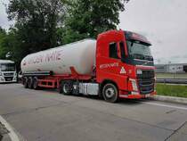 =Volvo FH-Tanksattelzug der belgischen Spedition KATOEN NATIE rastet an der A 5 im August 2021