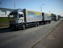Am 23.April 2009 rollte dieser MAN-LKW Hngerzug ber das Kopfsteinpflaster im Industriegelnde von Bergen/Rgen.
