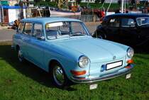 VW Typ 3 1600 Variant, wie er von 1969 bis 1973 produziert wurde. Der Typ 3 wurde bereits 1961 vorgestellt. Im Jahr 1969 wurde die Baureihe  facegeliftet  und erhielt einen verlängerten Vorderwagen. Der im Heck verbaute, gebläsegekühlte Vierzylinderflachboxermotor hat einen Hubraum von 1584 cm³ und leistet 54 PS. Oldtimertreffen Büsum im September 2015.