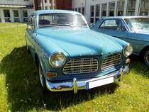 Volvo P120 auch  Amazon  genannt, produziert von 1956 bis 1970. Hier wurde ein Modell P121 aus dem Modelljahr 1963/1964 mit dem vierzylindrigen B18 Motor abgelichtet. Bis zum Baujahr 1964 wurde der  Amazon  noch mit den rot hinterlegten Radkappen ausgeliefert. Dieses Modell hat einen Vierzylinderreihenmotor und leistet 68 PS aus einem Hubraum von 1780 cm³. Oldtimertreffen Prinz-Friedrich in Essen-Kupferdreh am 06.05.2018.