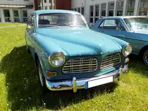 Volvo P120 auch  Amazon  genannt, produziert von 1956 bis 1970. Hier wurde ein Modell P121 aus dem Modelljahr 1963/1964 mit dem vierzylindrigen B18 Motor abgelichtet. Bis zum Baujahr 1964 wurde der  Amazon  noch mit den rot hinterlegten Radkappen ausgeliefert. Dieses Modell hat einen Vierzylinderreihenmotor und leistet 68 PS aus einem Hubraum von 1780 cm³. Oldtimertreffen Prinz-Friedrich in Essen-Kupferdreh am 06.05.2018.
