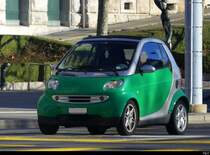 Grüner Smart unterwegs in Lausanne am 01.01.2022