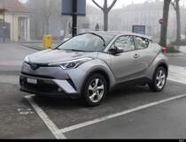 Silber-Grauer Toyota C-HR in Yverdon am 01.01.2022