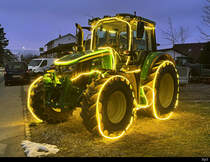 John Deere 6120M mit Beleuchtung in Aarberg am 18.12.2021