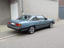 Profilansicht eines Mazda 929 GLX Coupe der Baureihe HB, gebaut von 1982 bis 1987. Mit diesem Modell zog im Jahr 1982 der neue Japan-Schick in der oberen Mittelklasse ein. Der Wagen war mehr als üppig ausgestattet. In einigen Ländern konnte das Modell auch mit einem Wankelmotor geordert werden. In Deutschland allerdings nicht! Hier in Deutschland war das Modell ausschließlich mit einem Vierzylinderreihenmotor lieferbar, der aus einem Hubraum von 1998 cm³, wahlweise 101 PS oder 120 PS leistete. Oldtimertreffen des AMC Essen-Kettwig am 01.05.2019.