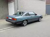 Profilansicht eines Mazda 929 GLX Coupe der Baureihe HB, gebaut von 1982 bis 1987. Mit diesem Modell zog im Jahr 1982 der neue Japan-Schick in der oberen Mittelklasse ein. Der Wagen war mehr als üppig ausgestattet. In einigen Ländern konnte das Modell auch mit einem Wankelmotor geordert werden. In Deutschland allerdings nicht! Hier in Deutschland war das Modell ausschließlich mit einem Vierzylinderreihenmotor lieferbar, der aus einem Hubraum von 1998 cm³, wahlweise 101 PS oder 120 PS leistete. Oldtimertreffen des AMC Essen-Kettwig am 01.05.2019.