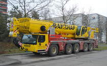 Ein LIEBHERR LTM 1230-5.1 Fahrzeugkran der Fa. Wilhelm Banzhaf Krananlagen GmbH & Co. Logistik und Service KG am 15.01.22 Berlin Marzahn.