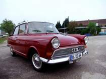 AutoUnion  DKW-F12  mit Regensburger Kennzeichen ist als Erster zur Oldtimerausfahrt in Neuhofen/Innkreis eingetroffen; 090501