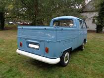 Heckansicht eines VW T2a Doka aus dem Jahr 1967. Oldtimertreffen Schloss Lauersfort am 01.10.2019.