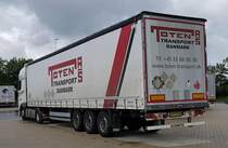 =DAF XF-Sattelzug von ELLTRANS mit einem Auflieger von TOTEN-Transport steht im August 2021 an der A 7