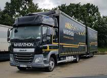 =DAF XF-Hängerzug der Spedition MARATHON steht im August 2021 an der A 7