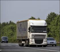 DAF XF105.460SCC  SuperSpaceCab  aus Estland zieht einen Trailer der RTM Shweden AB ber die A43 bei Haltern am See in Richtung Wuppertal. Das Bro von RTM befidet sich in Eker (ausserhalb von Stockholm) oder Hallsberg  von wo bis zu 30 Trailer eingesetzt werden. Aufgabengebiet ist ganz Westeuropa die baltischen Staaten und Griechenland. (01.05.2009)
