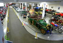 Schramberg, Blick in eine der Ausstellungshallen der Autosammlung Steim, Aug.2014