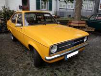 Ford Escort MK2, produziert von November 1974 bis August 1980. Im Gegensatz zum Escort MK1, wurde der MK2 nicht in England, sondern in Deutschland entwickelt. Der Wagen war als zwei- und viertürige Limousine und als dreitüriges Kombi namens  Turnier  lieferbar. Der abgelichtete Escort ist ein 1300L im Farbton präriegelb aus dem Modelljahr 1977. Der Vierzylinderreihenmotor hat einen Hubraum von 1297 cm³ und leistet 54 PS. Oldtimertreffen anlässlich der Histo Neandertal im Jahr 2019. 