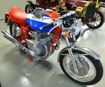 MV Augusta 750S, 4-Zyl.-Reihenmotor, 743ccm, 72PS, Vmax.200Km/h, gebaut von 1970-75, Autosammlung Steim Schramberg, Aug.2014