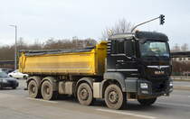 Vierachsiger MAN TGS 35.430 Kipper am 03.02.22 Berlin Marzahn.