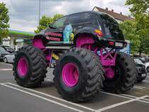 =Monstertruck Chrysler PT Cruiser von Stunt-Event KORTHOFF steht im August 2021 in Kassel