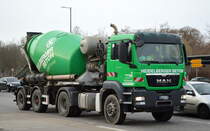 Heidelberger Beton GmbH - Region Nordost/ Berlin u. Brandenburg mit einem MAN TGS 18.440 Betonmischer-Sattelzug am 03.02.22 Berlin Marzahn.