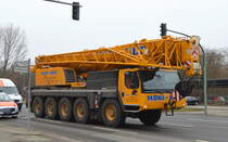 MOBI-HUB aus Berlin mit einem LIEBHERR wahrscheinlich LTM 1160 oder LTM 1250 Fahrzeugkran am 03.02.22 Berlin Marzahn.