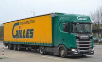 Gilles Internationale Spedition GmbH & Co. KG mit Sattelzug und moderner SCANIA S 450 Zugmaschine am 03.02.22 Berlin Marzahn.