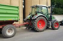 =Fendt 311 Vario steht nach erfolgter Getreideanlieferung in Hünfeld, 08-2021