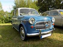 NSU-Fiat Neckar 1100 103D, produziert in den Jahren 1959 und 1960. Fiat hatte bereits 1929 in Heilbronn am Neckar ein NSU Montagewerk übernommen. Daher hießen sämtliche, dort für den deutschen Markt produzierten Autos, NSU-Fiat  Neckar . Das abgelichtete Fahrzeug war in dieser Karosserievariante nur zwei Jahre im Programm. Der Motor leistete 40 PS aus einem Hubraum von 1.089 cm³. Oldtimertreffen des Oldtimerclubs Schermbeck am 22.09.2019 in Lühlerheim.
