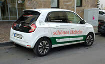 =Renault Twingo als Werbeträger für eine Zahnarztpraxis, 10-2021