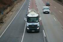 Mercedes Benz Actros am 05.02.22 von einer Brücke aus fotografiert